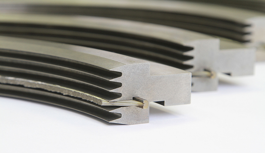 Augmented labyrinth brush seals