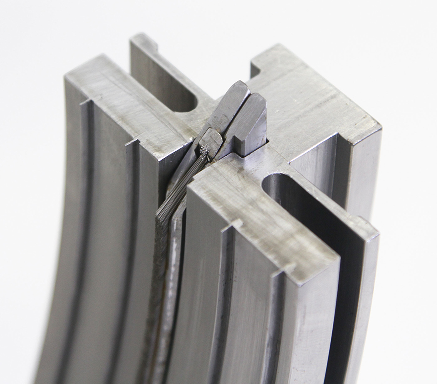 Steam turbine brush seal