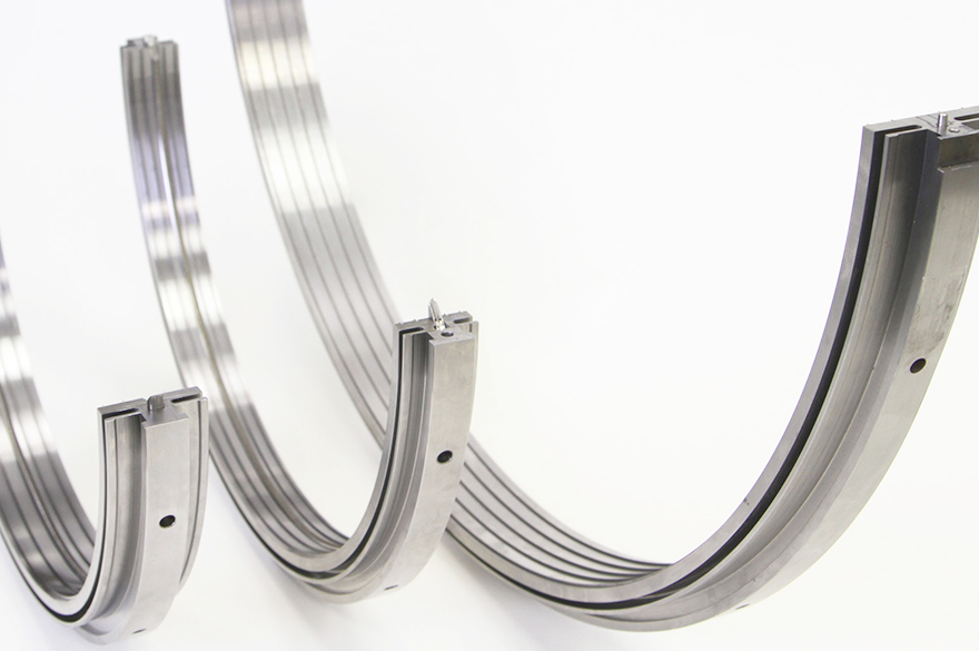 Steam turbine brush seal