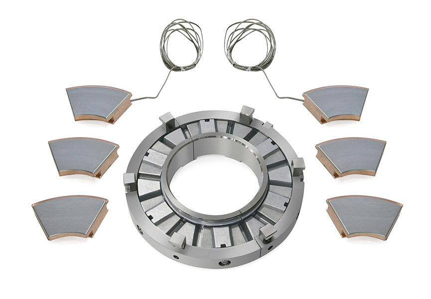 Tilt pad thrust bearing with leveling pads